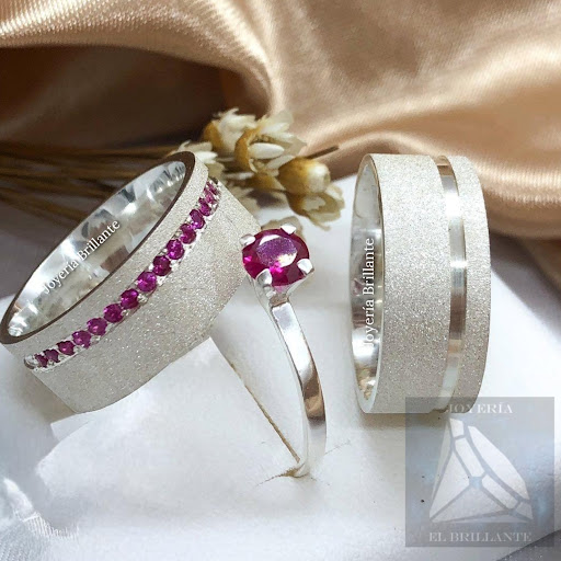 Joyería Brillante- Aros de Matrimonio y Anillo de compromiso