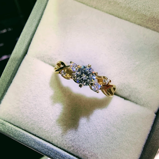 Anillos de compromiso y Aros de Matrimonio Kristall Joyeria Miraflores